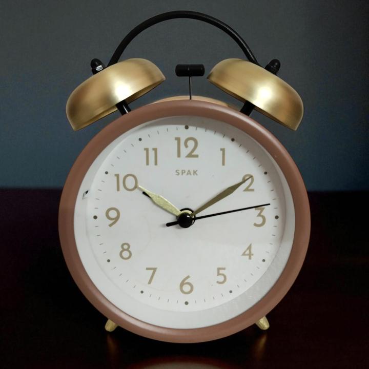 Premium Analog Alarm Clock – Timeless Elegance & Reliable Wake-Up Companion