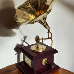 Miniature Gramophone Musical Instrument – Vintage Charm for Your Home Decor