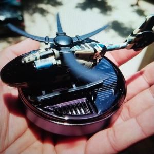 Solar-Powered Military Helicopter Model Car Aroma Diffuser with Extra 10 ML Fragrance Aroma - Enjoy Freshness On-The-Go!